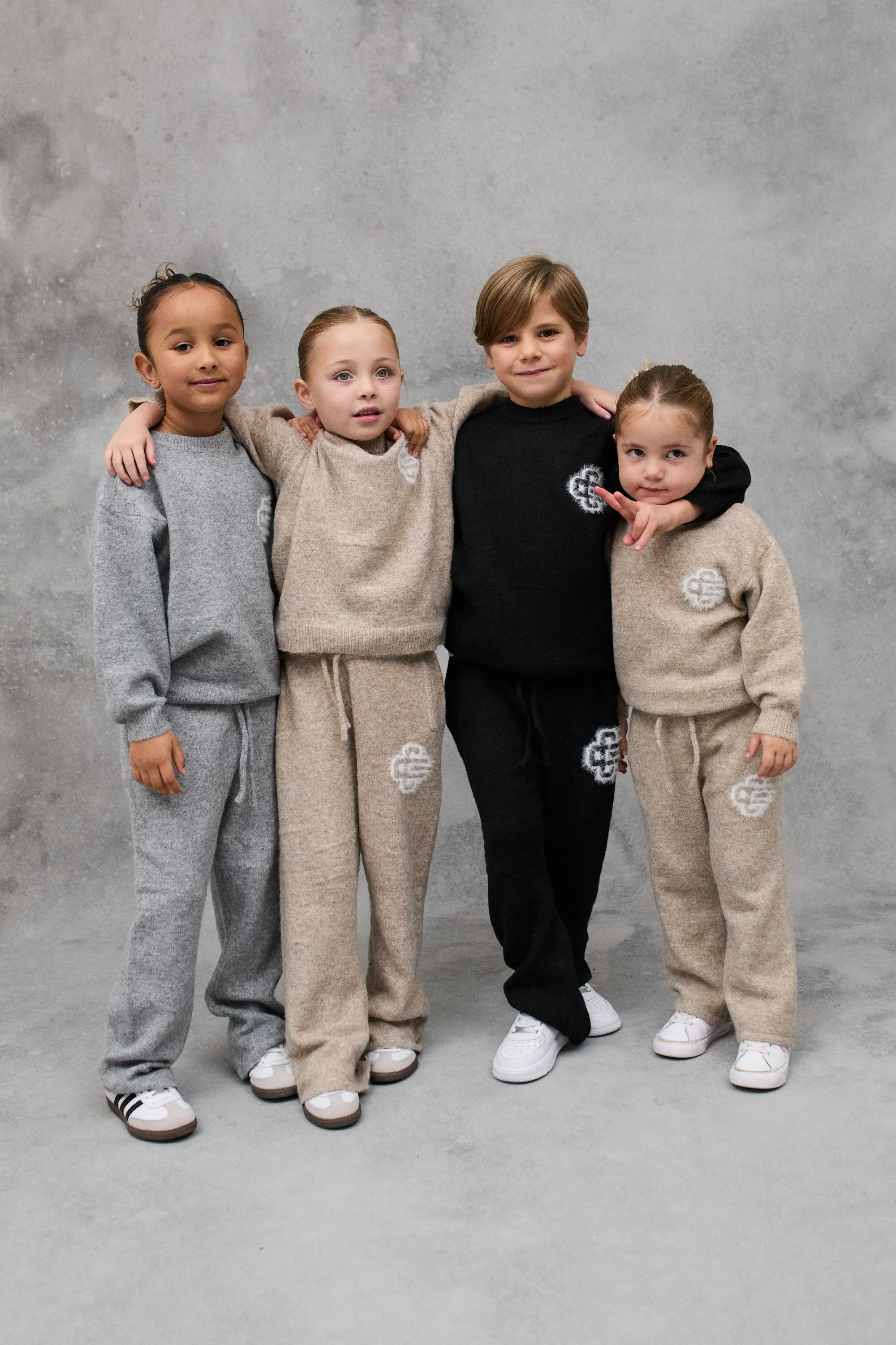 JNR FLUFFY KNIT EMBLEM JOGGERS - GREY MARL